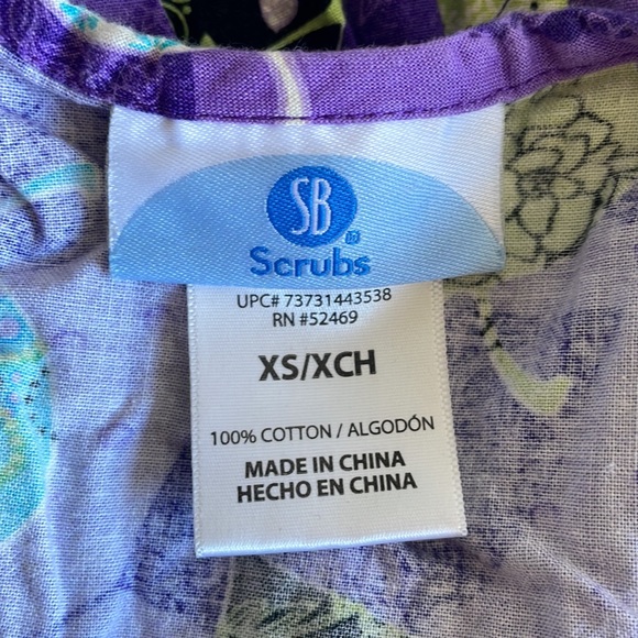 XS Purple Scrub Top - Picture 4 of 4